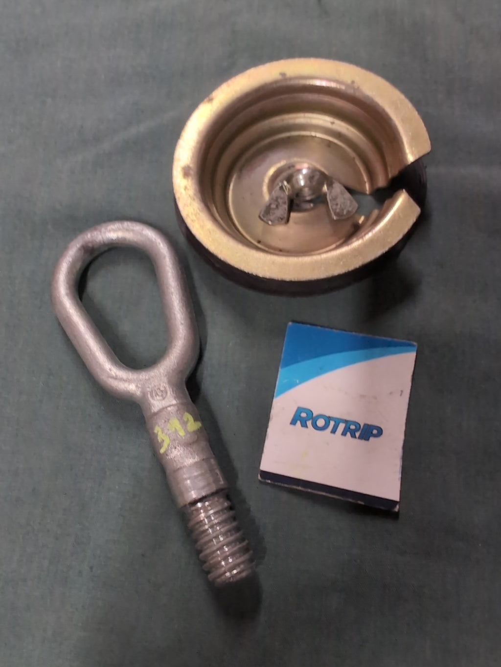 BMW E39 5 SERIES TOWING EYE & SPARE WHEEL CLAMP AND WING NUT (P392)