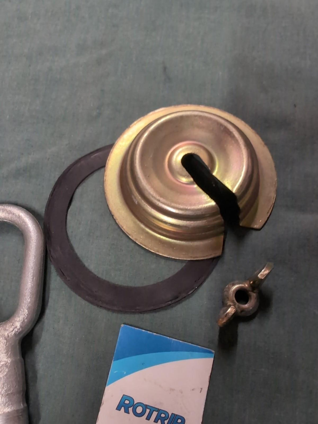 BMW E39 5 SERIES TOWING EYE & SPARE WHEEL CLAMP AND WING NUT (P392)