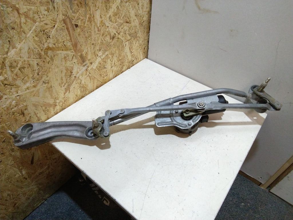 BMW E39 5 SERIES WIPER MOTOR AND LINKAGE #8259247