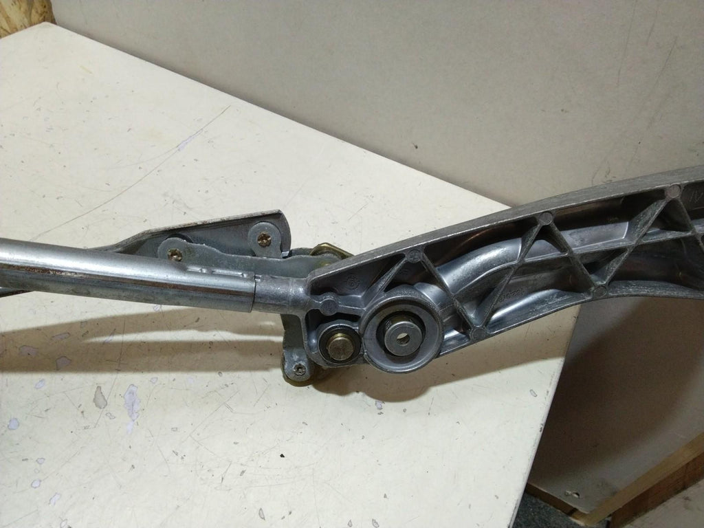 BMW E39 5 SERIES WIPER MOTOR AND LINKAGE #8259247