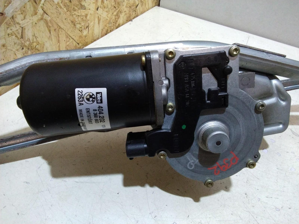 BMW E39 5 SERIES WIPER MOTOR AND LINKAGE #8259247