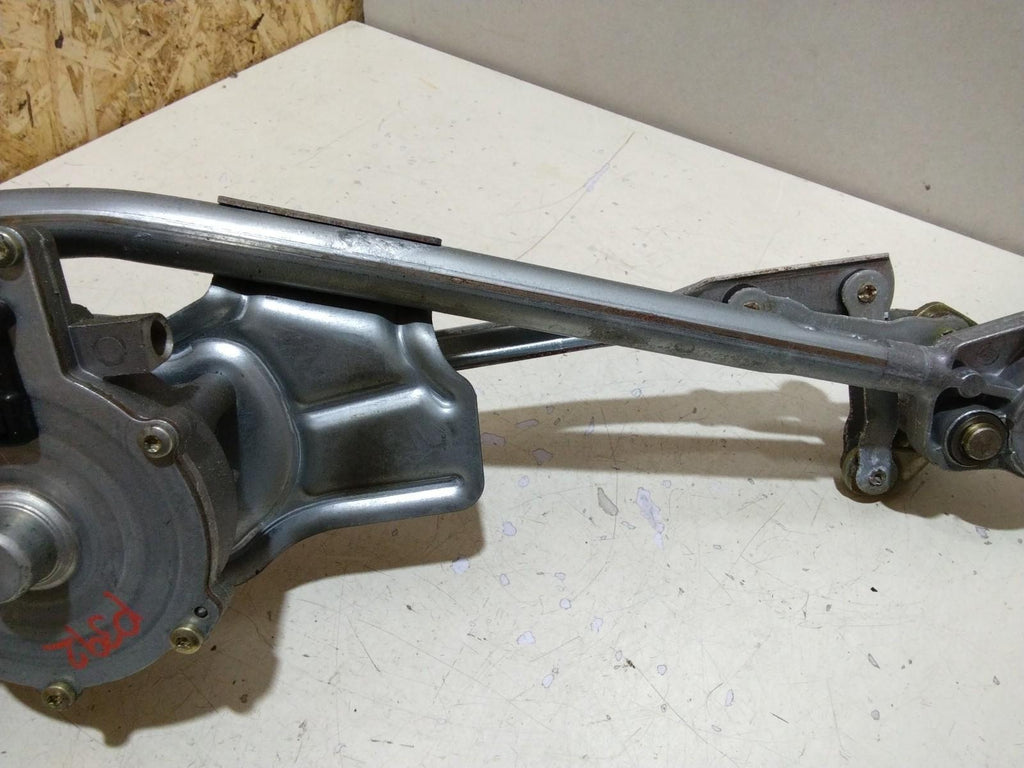 BMW E39 5 SERIES WIPER MOTOR AND LINKAGE #8259247