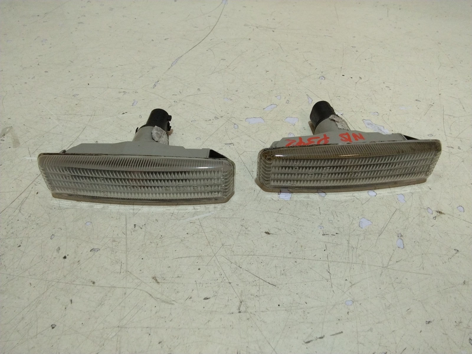 BMW E39 5 SERIES PAIR (L/R) CLEAR SIDE INDICATORS LENSES & BULBS 9407958/2496299