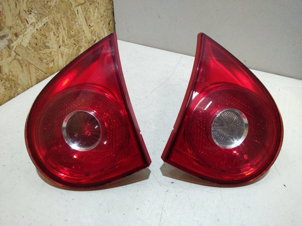 VW GOLF MK5 PAIR (L/R) INNER REAR LIGHT CLUSTERS 1K6 945 093F/094F