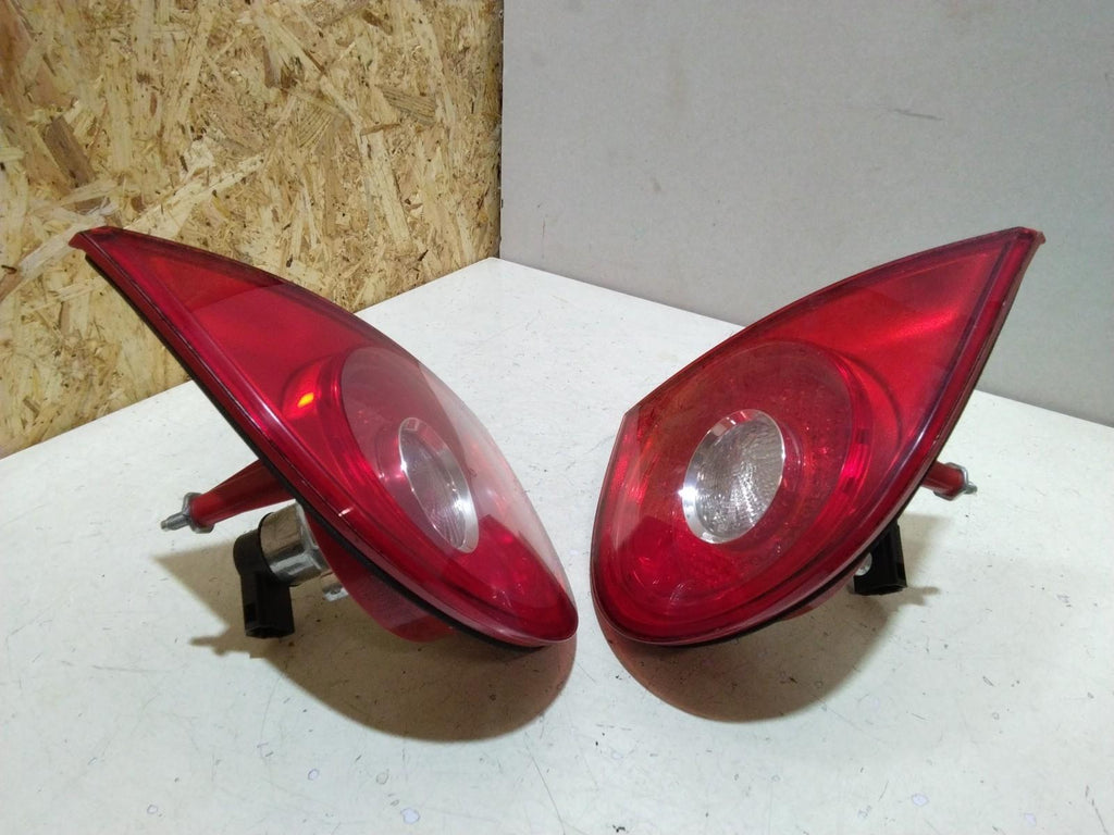 VW GOLF MK5 PAIR (L/R) INNER REAR LIGHT CLUSTERS 1K6 945 093F/094F