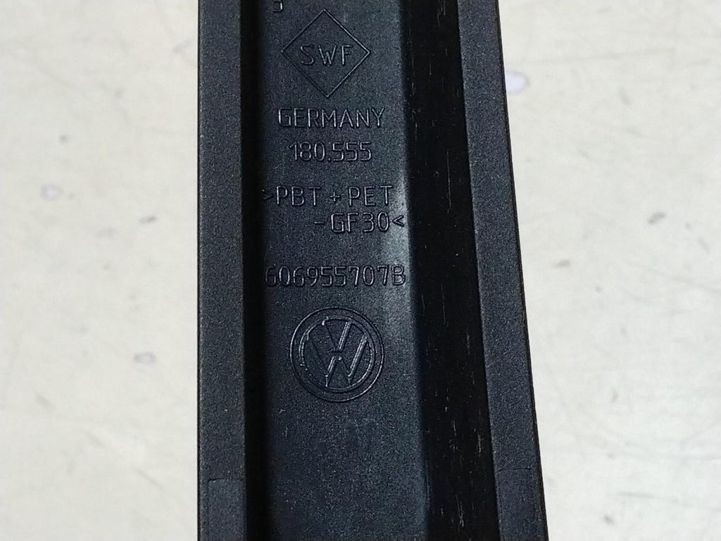 VW GOLF 1.4L REAR WIPER ARMS TRIM 606955707B.